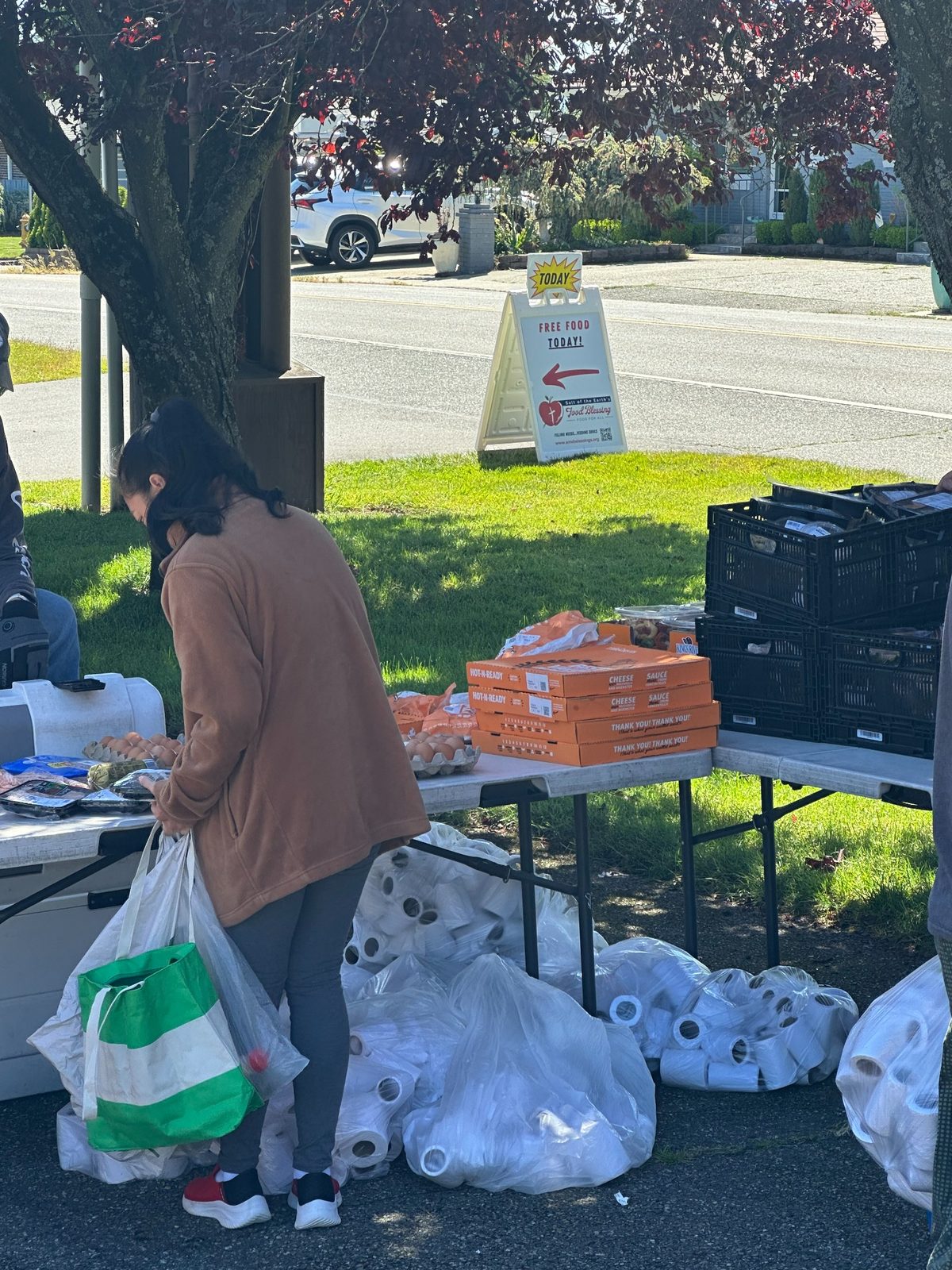 Free Food Today sign at the Everett Friday distribution